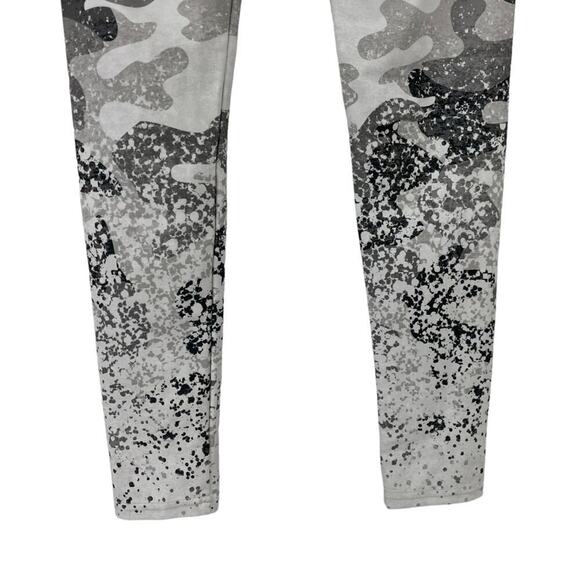 NWOT Altar Ego Camo Fade Black Athletic Yoga Leggins Size Small - Picture 12 of 16